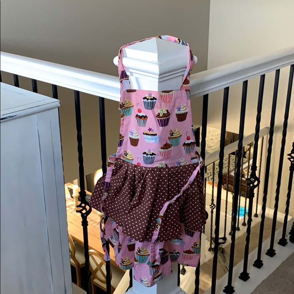 Girls apron. Size 3/4